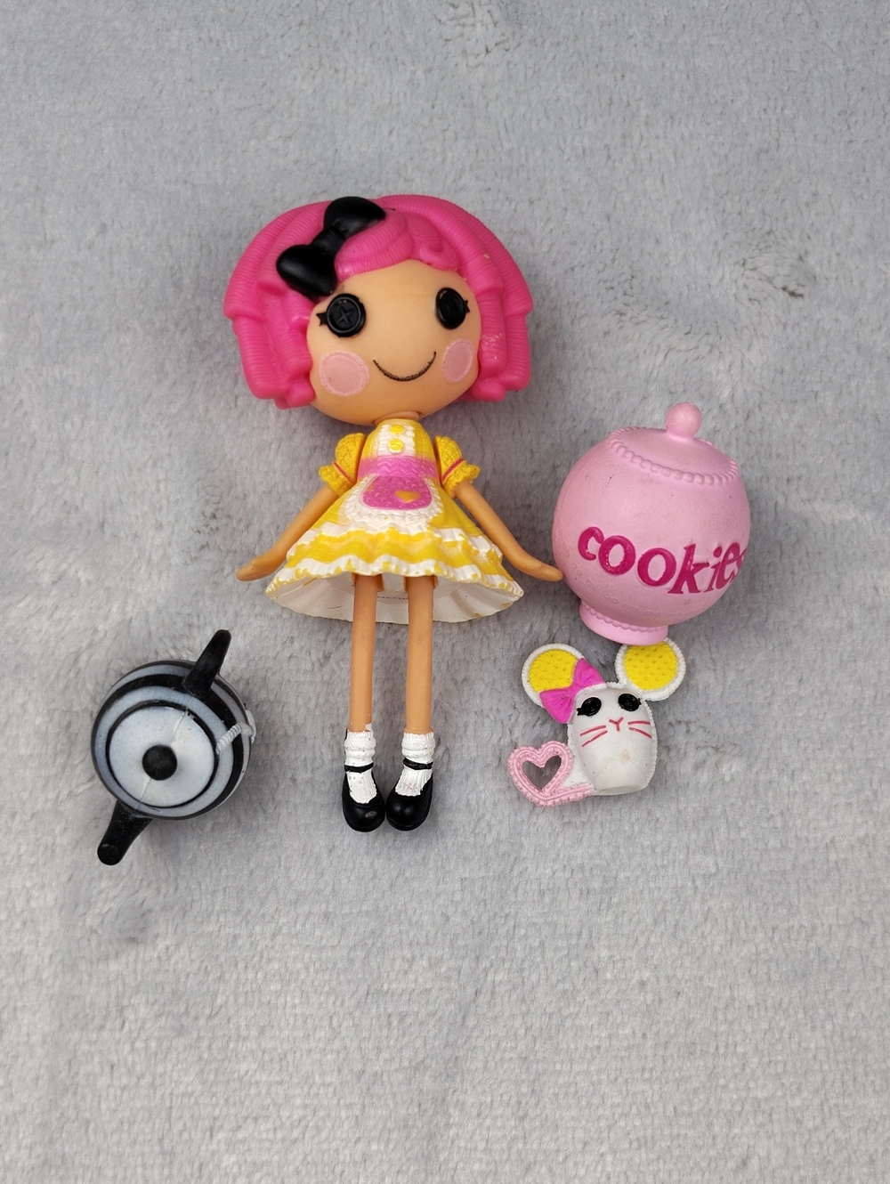 MGA Entertainment Lalaloopsy Mini Crumbs Sugar Cookie Doll with Accessories
